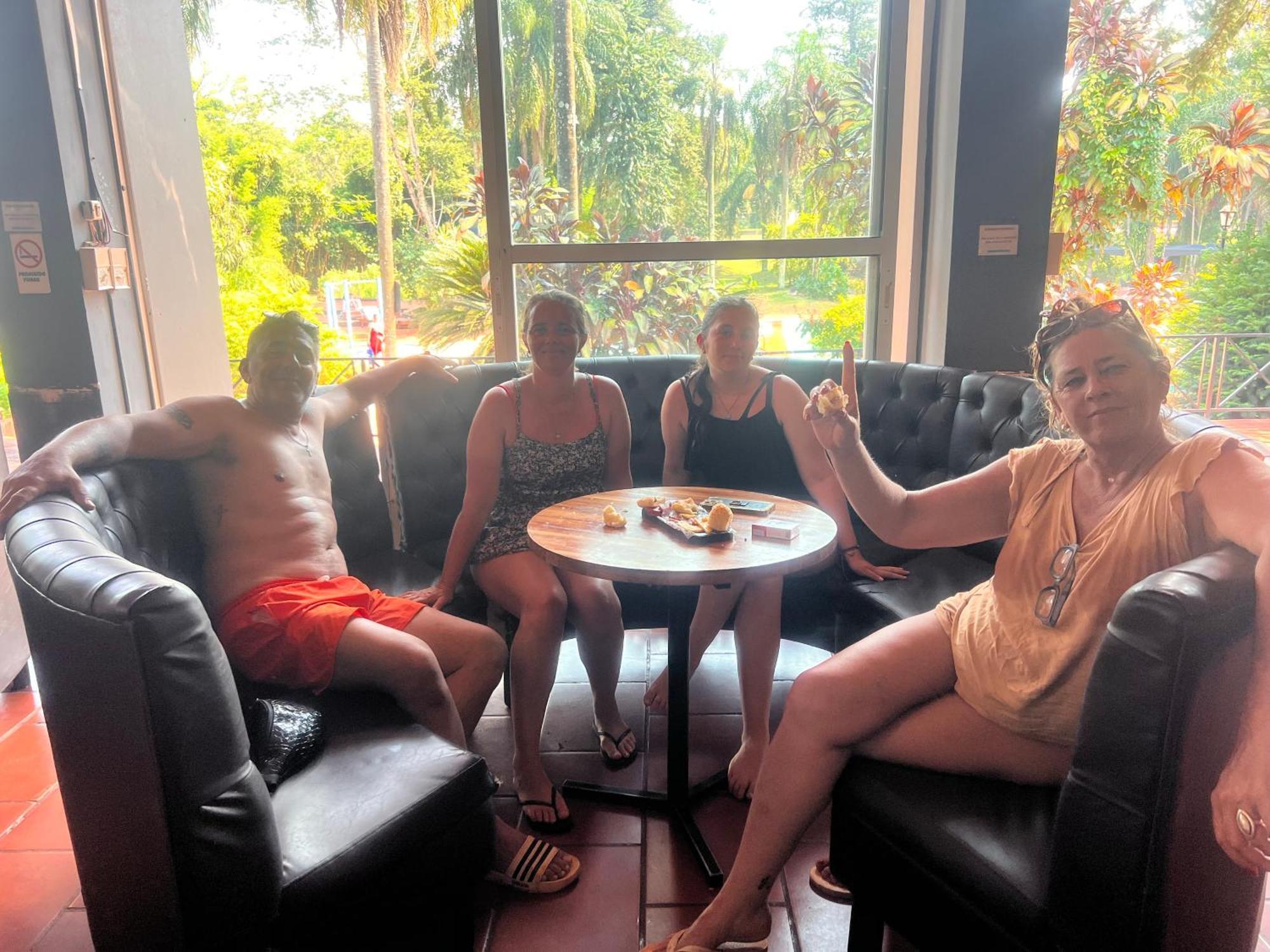 Beer Hotel Iguazu بويرتو إجوازو المظهر الخارجي الصورة